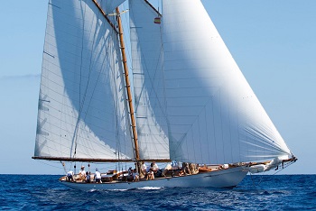 Sailboats & Catamarans